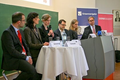 krisenkommunikationsgipfel_podium_548x358
